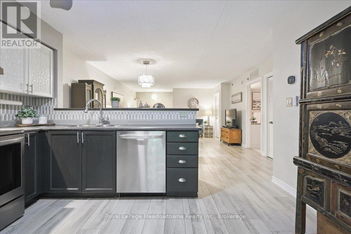 105 - 1450 Bishops Gate, Oakville, Ontario  L6M 4N1 - Photo 19 - W12236313