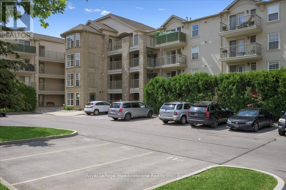 105 - 1450 Bishops Gate, Oakville, Ontario  L6M 4N1 - Photo 2 - W12236313