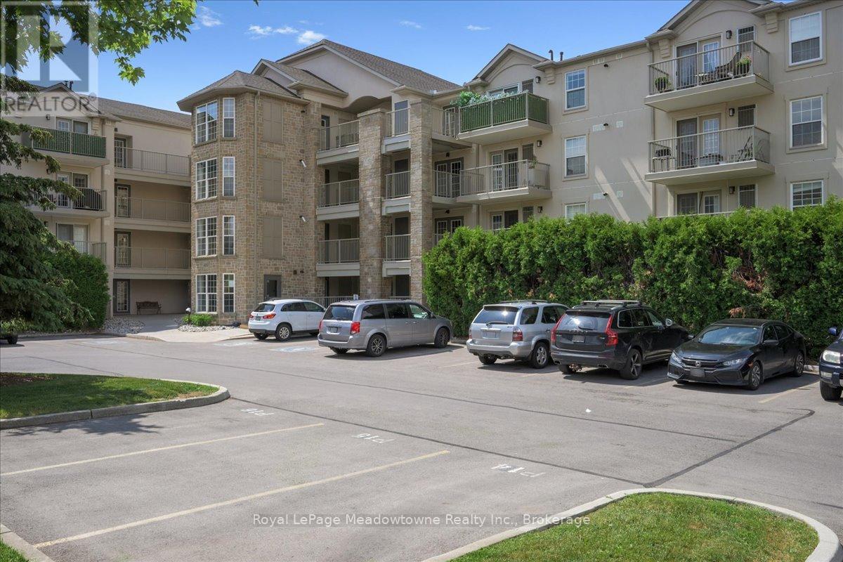 105 - 1450 Bishops Gate, Oakville, Ontario  L6M 4N1 - Photo 3 - W12236313