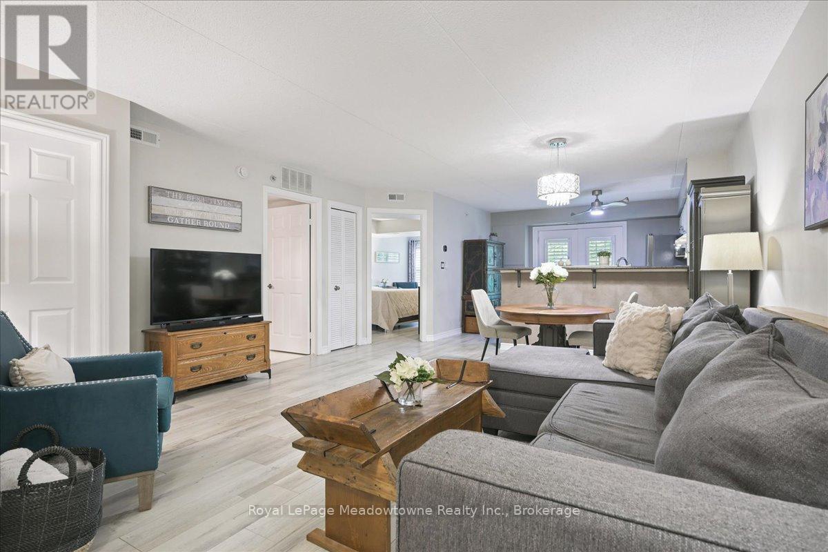 105 - 1450 Bishops Gate, Oakville, Ontario  L6M 4N1 - Photo 5 - W12236313