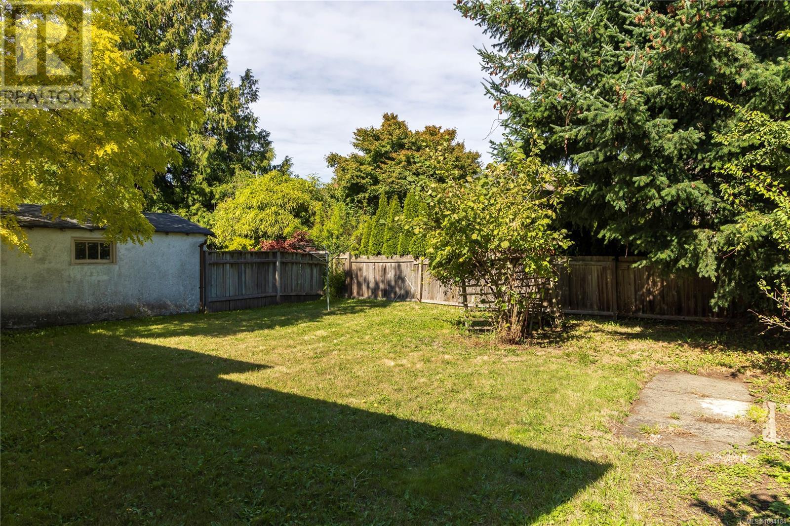 Property at 2030 Meadow Pl image 3