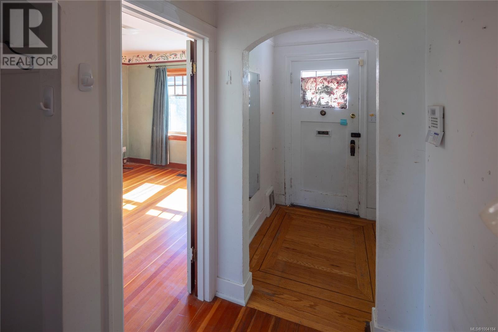 Property at 2030 Meadow Pl image 4