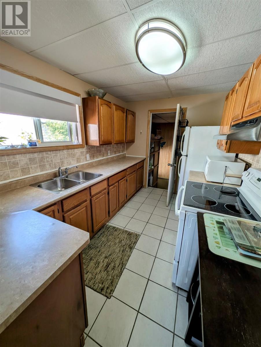 Property at 1605 Gore ST W image 3
