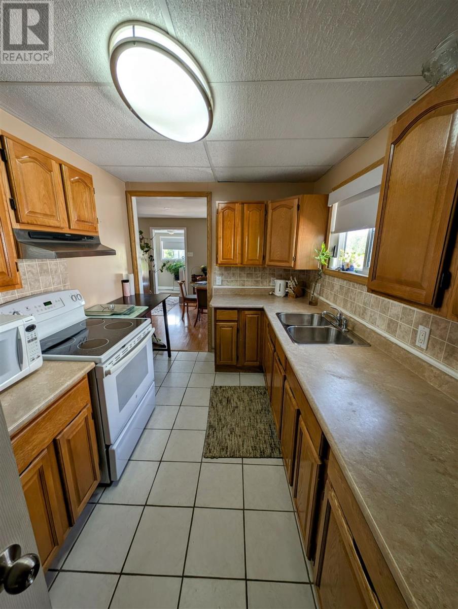 Property at 1605 Gore ST W image 4