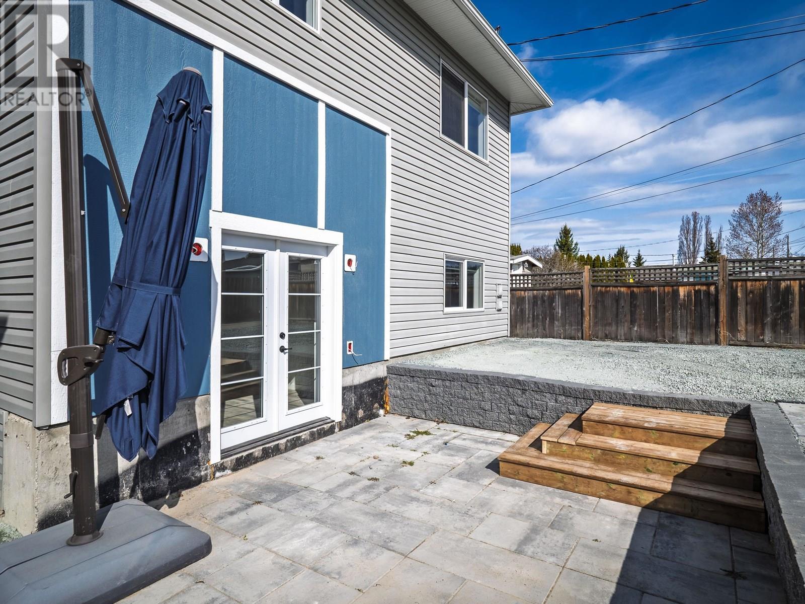 Property at 696 JOHNSON STREET image 3