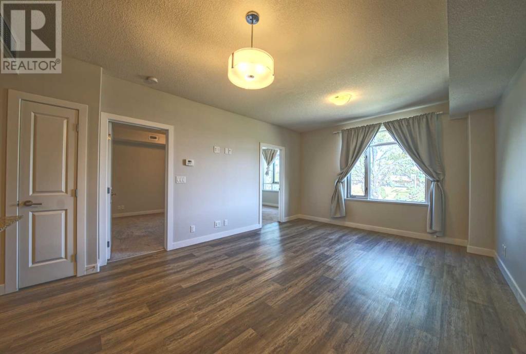 Property at 307, 24 Varsity Estates Circle NW image 3