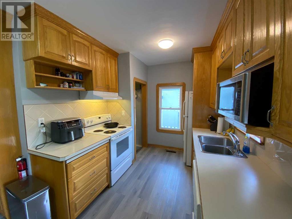 Property at 518 4 Avenue W image 5
