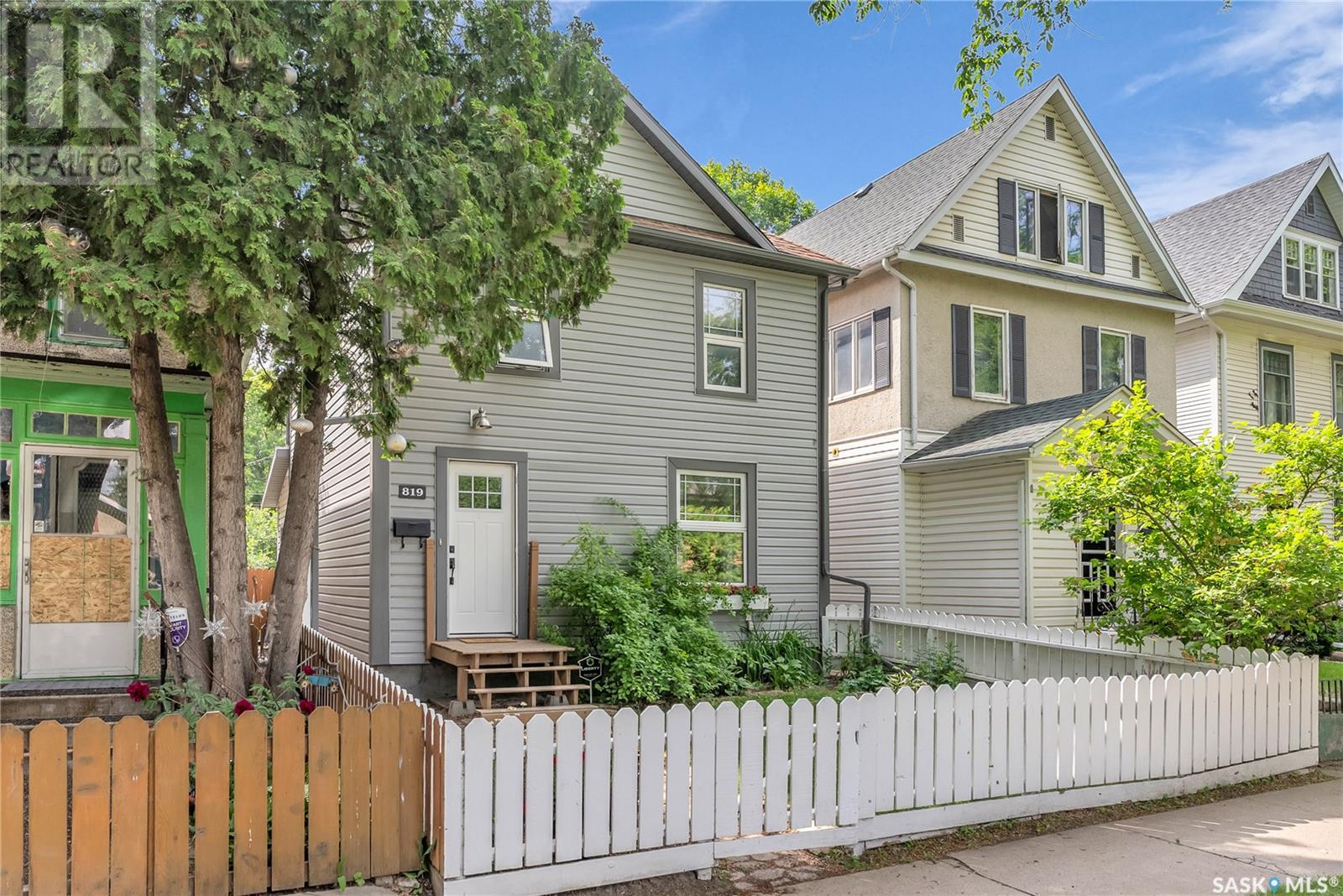 Property at 819 C AVENUE N image 2