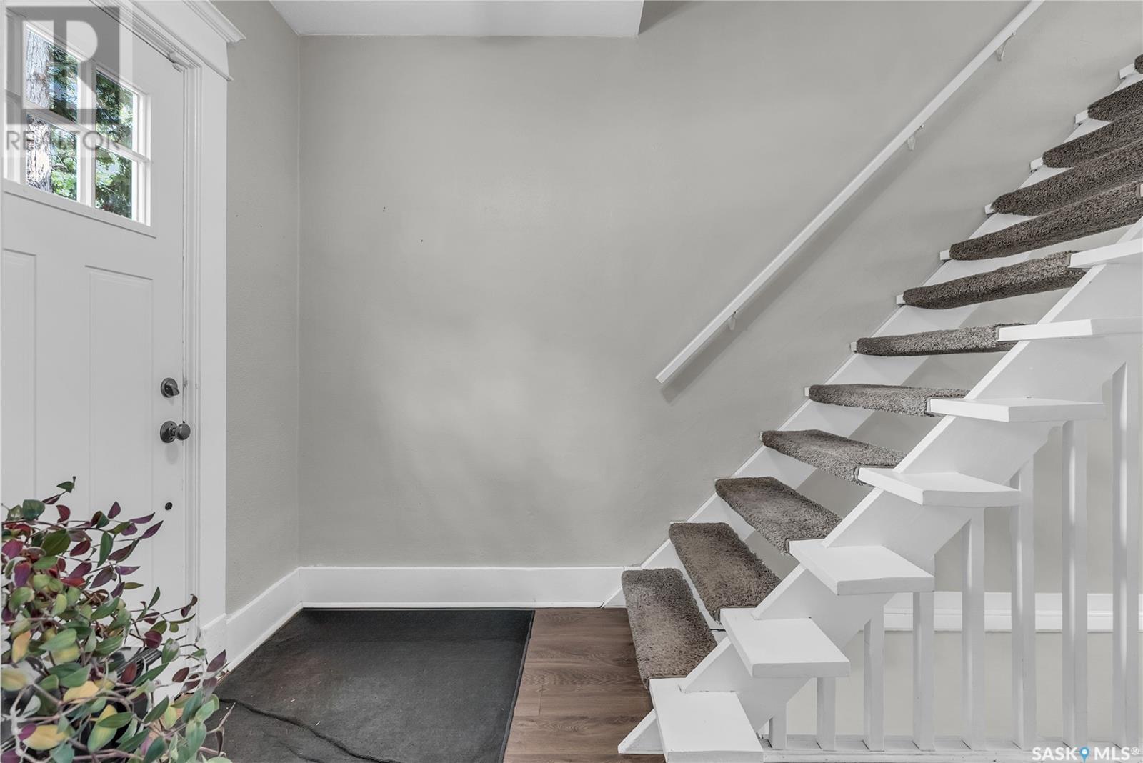 Property at 819 C AVENUE N image 3