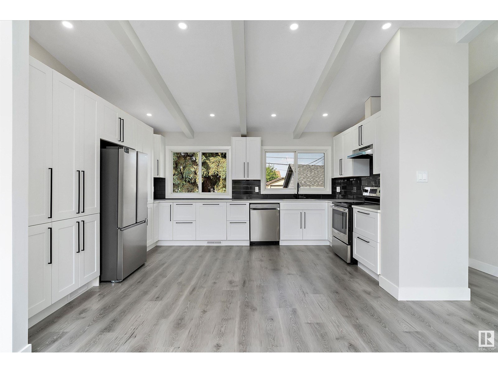 Property at 13236 67 ST NW image 4