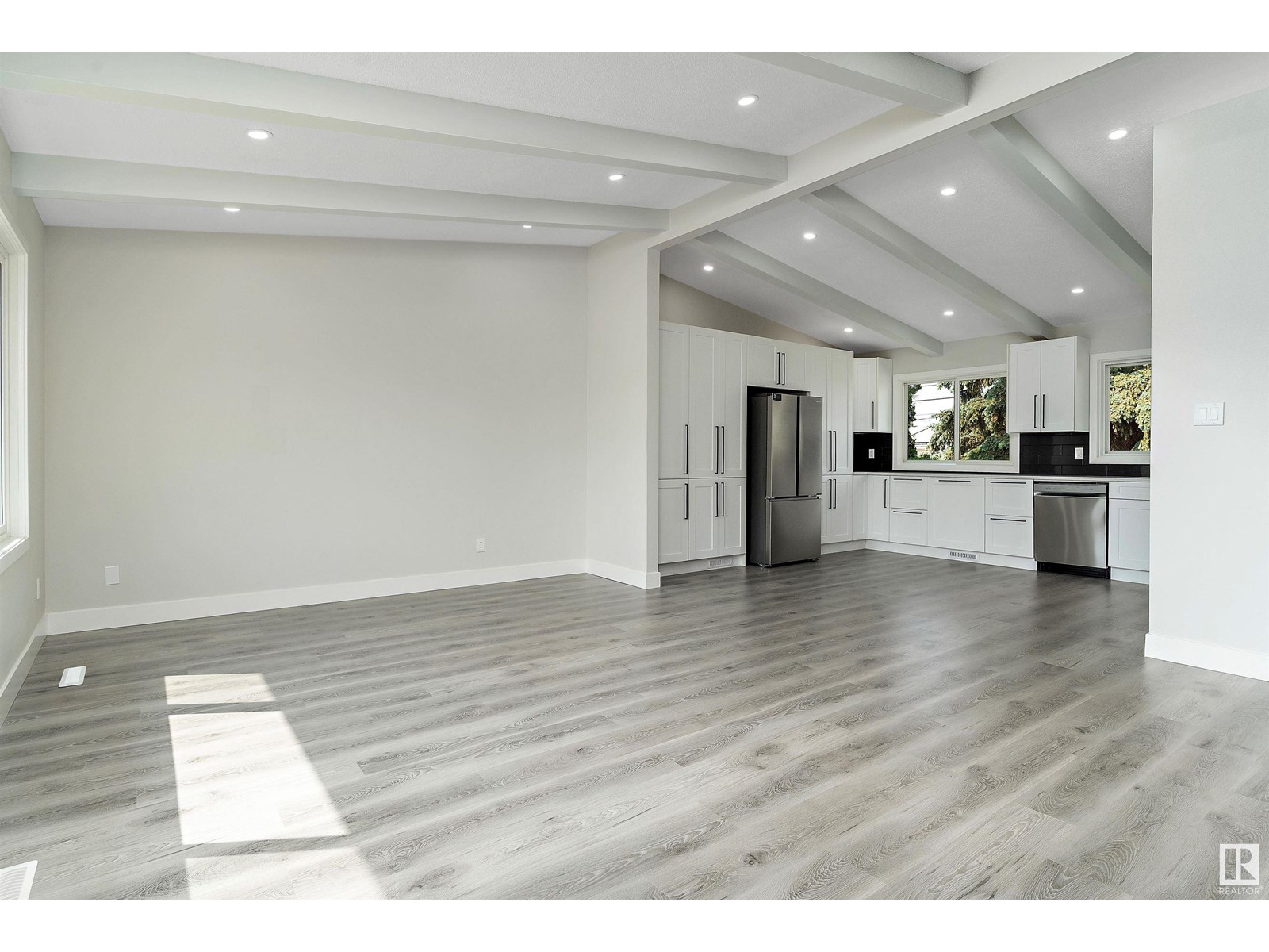 Property at 13236 67 ST NW image 2