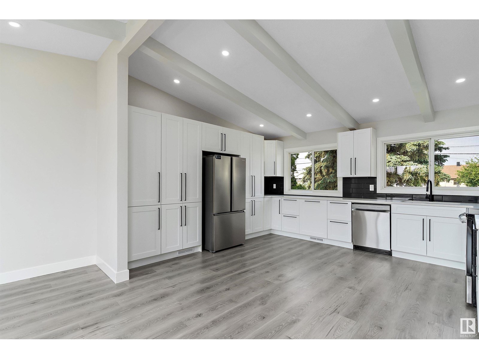 Property at 13236 67 ST NW image 3