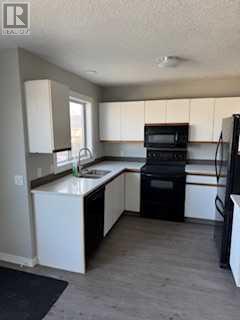 Property at 46 Martinridge Crescent NE image 4