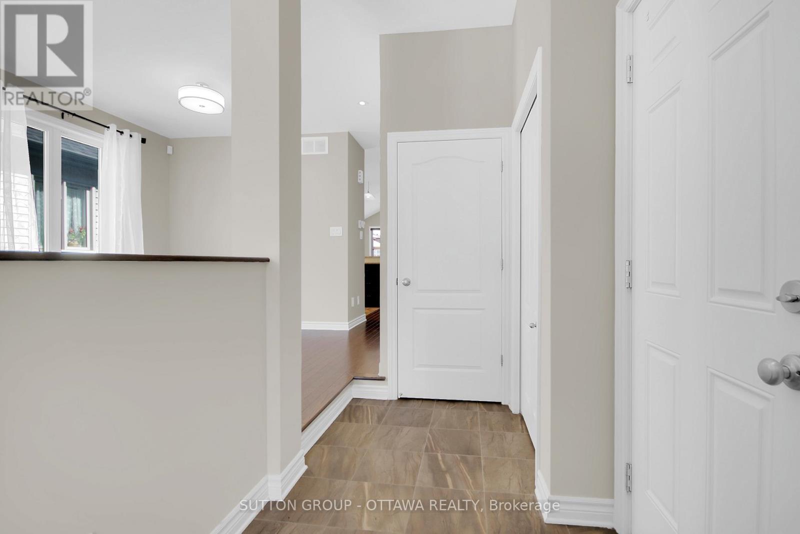 Property at 809 CARNELIAN CRESCENT image 4