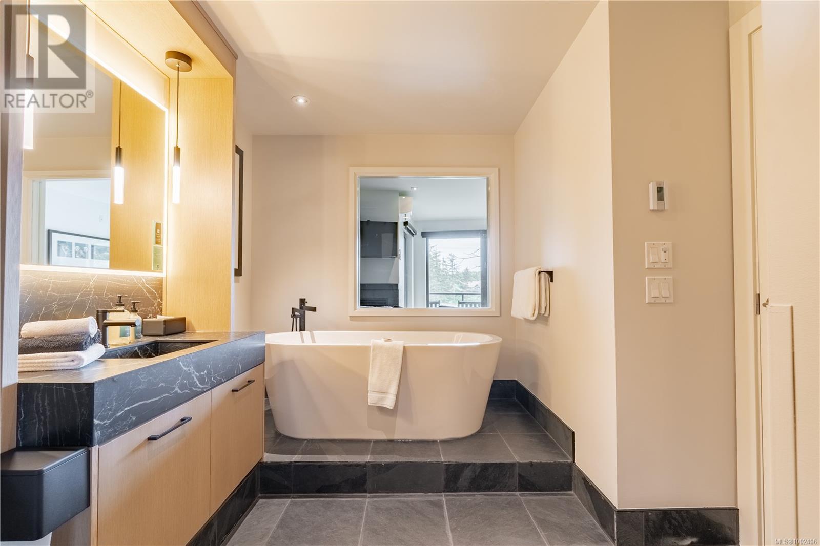 204 596 Marine Dr, Ucluelet, British Columbia  V0R 3A0 - Photo 9 - 1002406