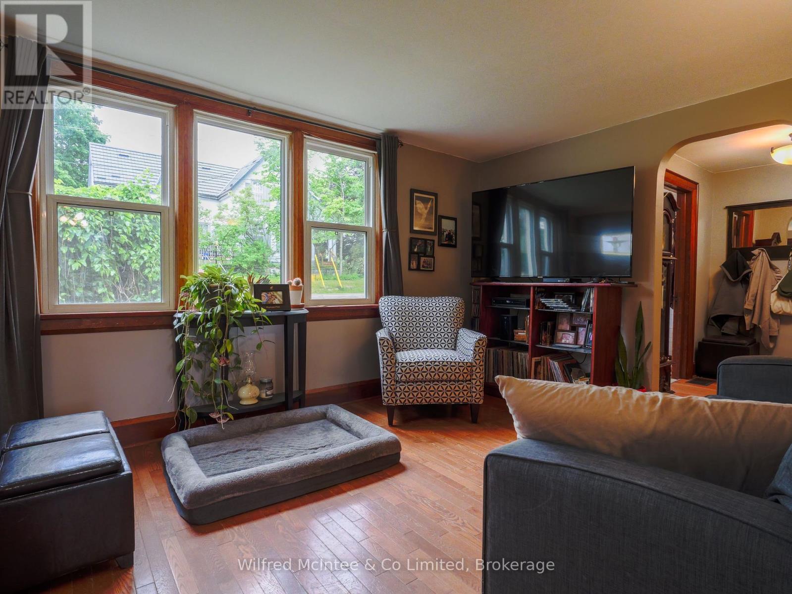 304 Napier Street, Brockton, Ontario  N0G 2V0 - Photo 11 - X12236357
