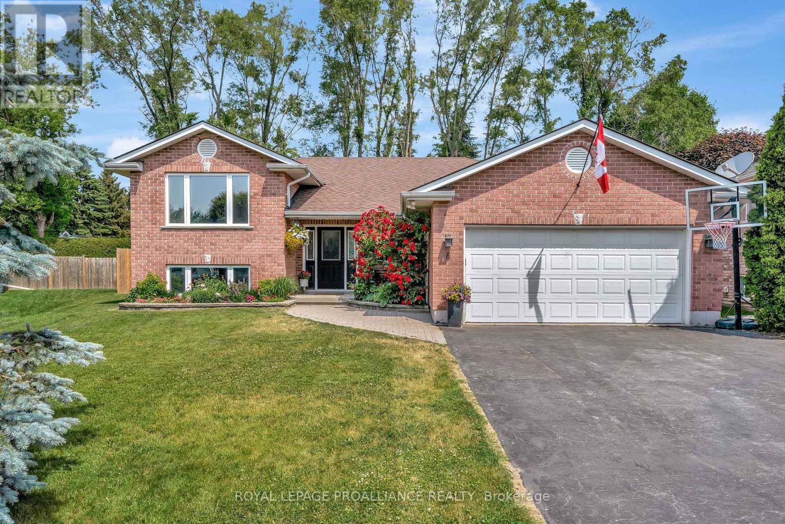 Property at 8 HENDERSON LANE image 1