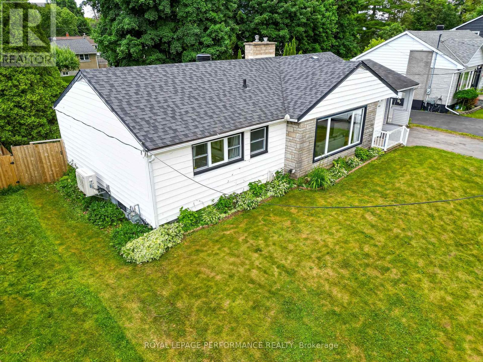 Property at 1402 DOVER ROAD image 3