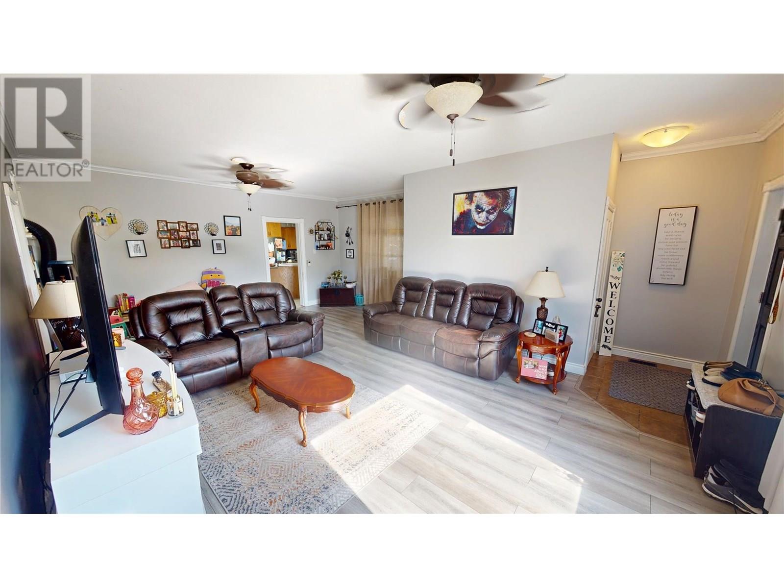 213 4th Avenue S, Cranbrook, British Columbia  V1C 2E4 - Photo 2 - 10353073