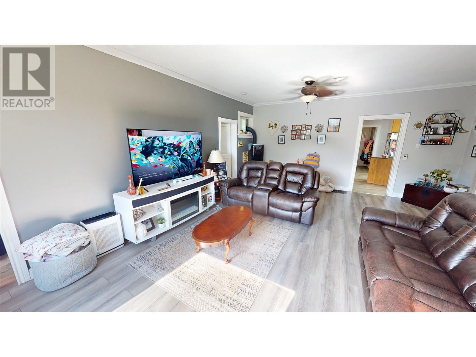 213 4th Avenue S, Cranbrook, British Columbia  V1C 2E4 - Photo 3 - 10353073