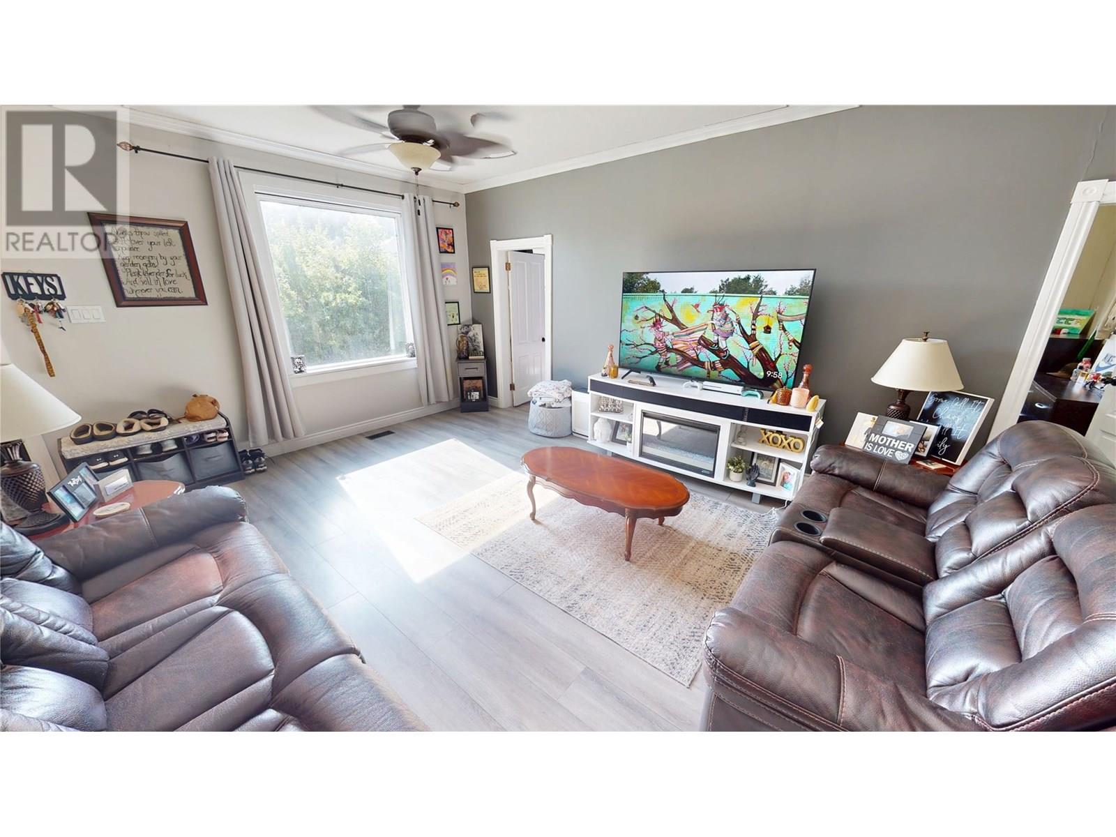 213 4th Avenue S, Cranbrook, British Columbia  V1C 2E4 - Photo 4 - 10353073