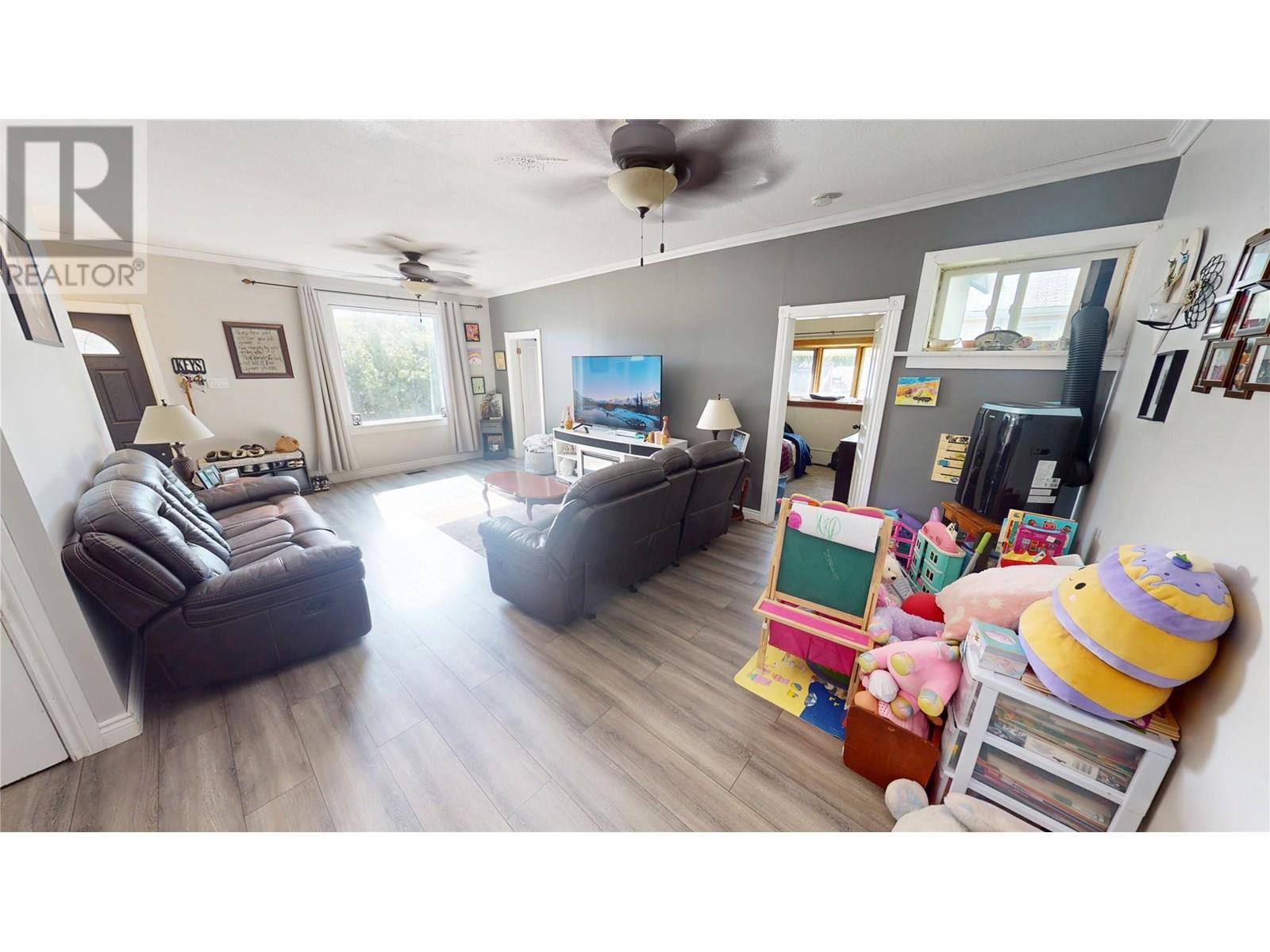 213 4th Avenue S, Cranbrook, British Columbia  V1C 2E4 - Photo 5 - 10353073