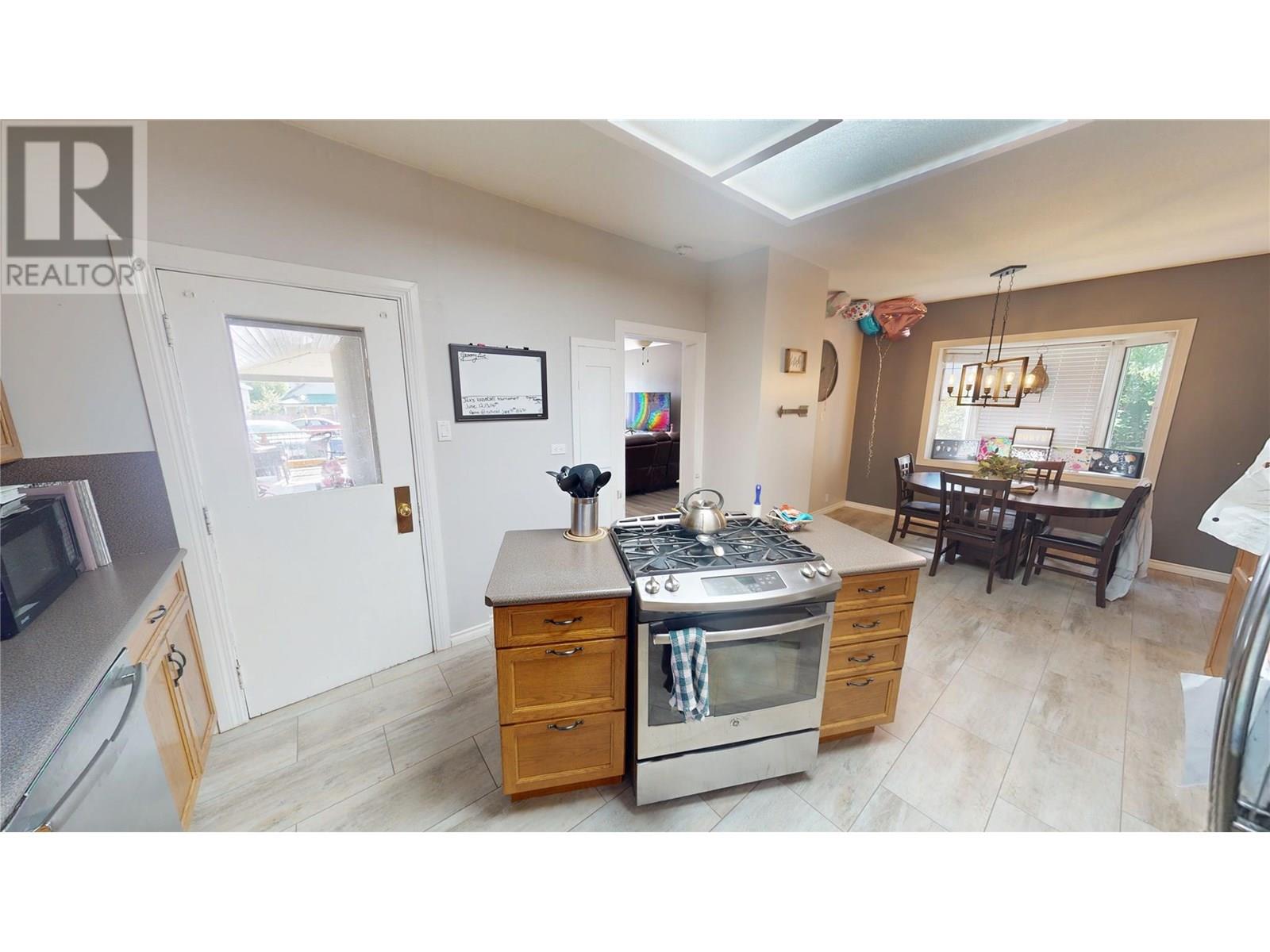 213 4th Avenue S, Cranbrook, British Columbia  V1C 2E4 - Photo 8 - 10353073