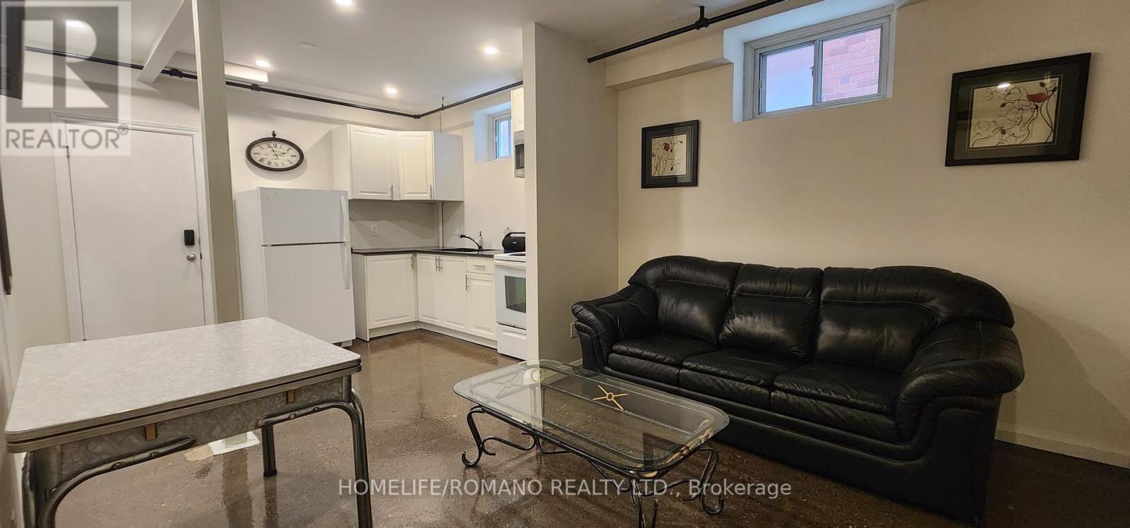 Lower - 4101 Bathurst Street, Toronto, Ontario  M3H 3P1 - Photo 5 - C12235869
