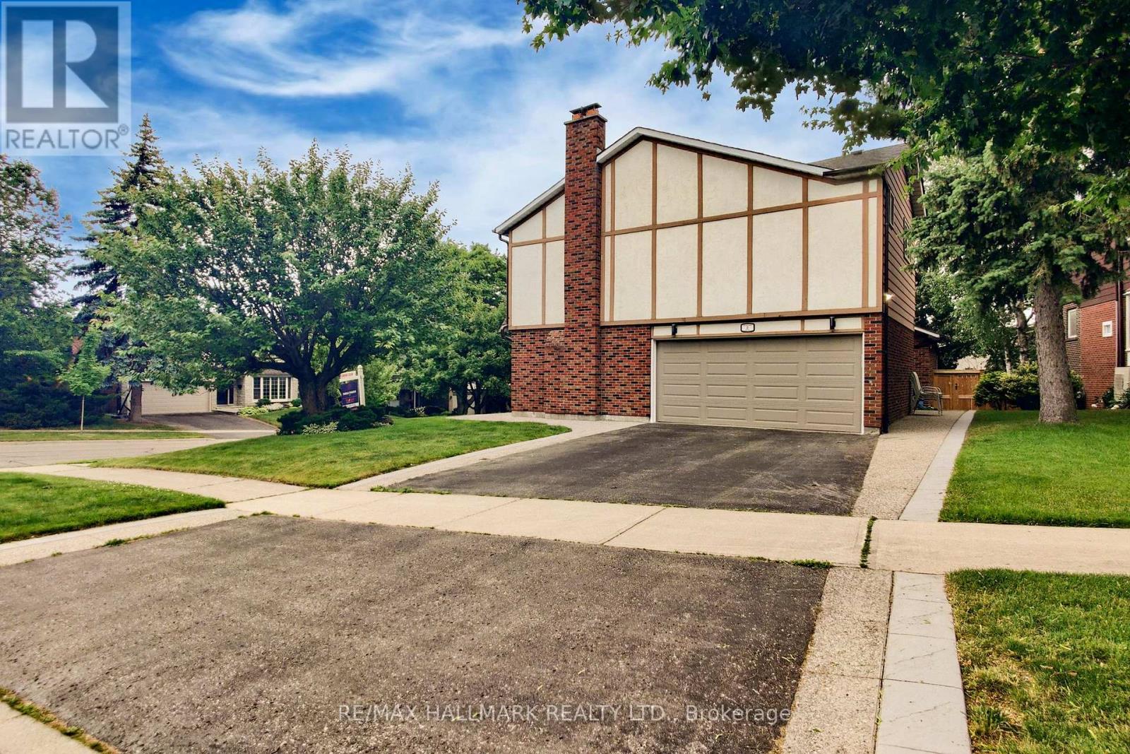 Property at 2 BUTTERFIELD DRIVE image 3