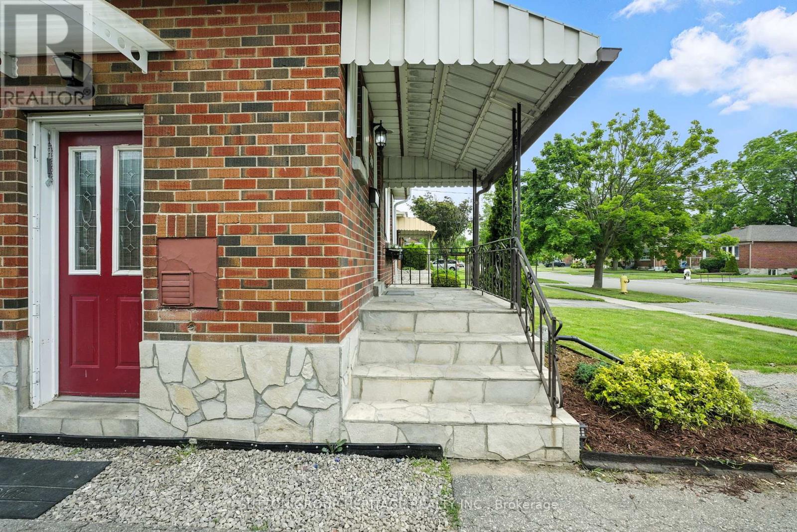 Property at 300 CADILLAC AVENUE S image 4