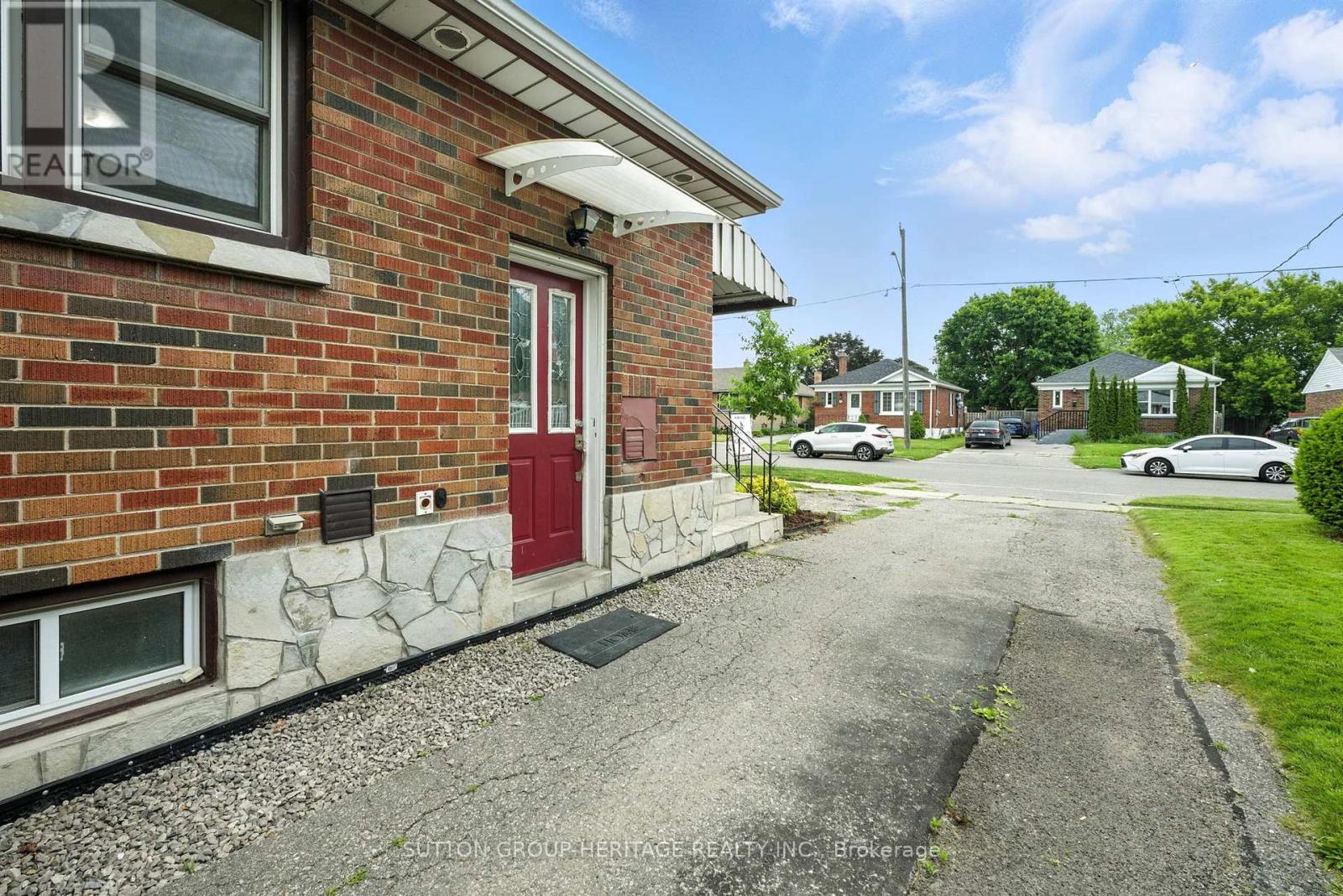 Property at 300 CADILLAC AVENUE S image 5