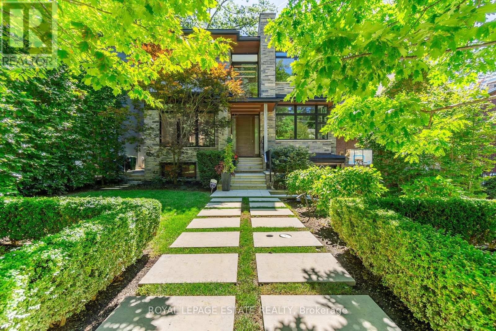 11 Pine Crescent, Toronto, Ontario  M4E 1L1 - Photo 3 - E12236008