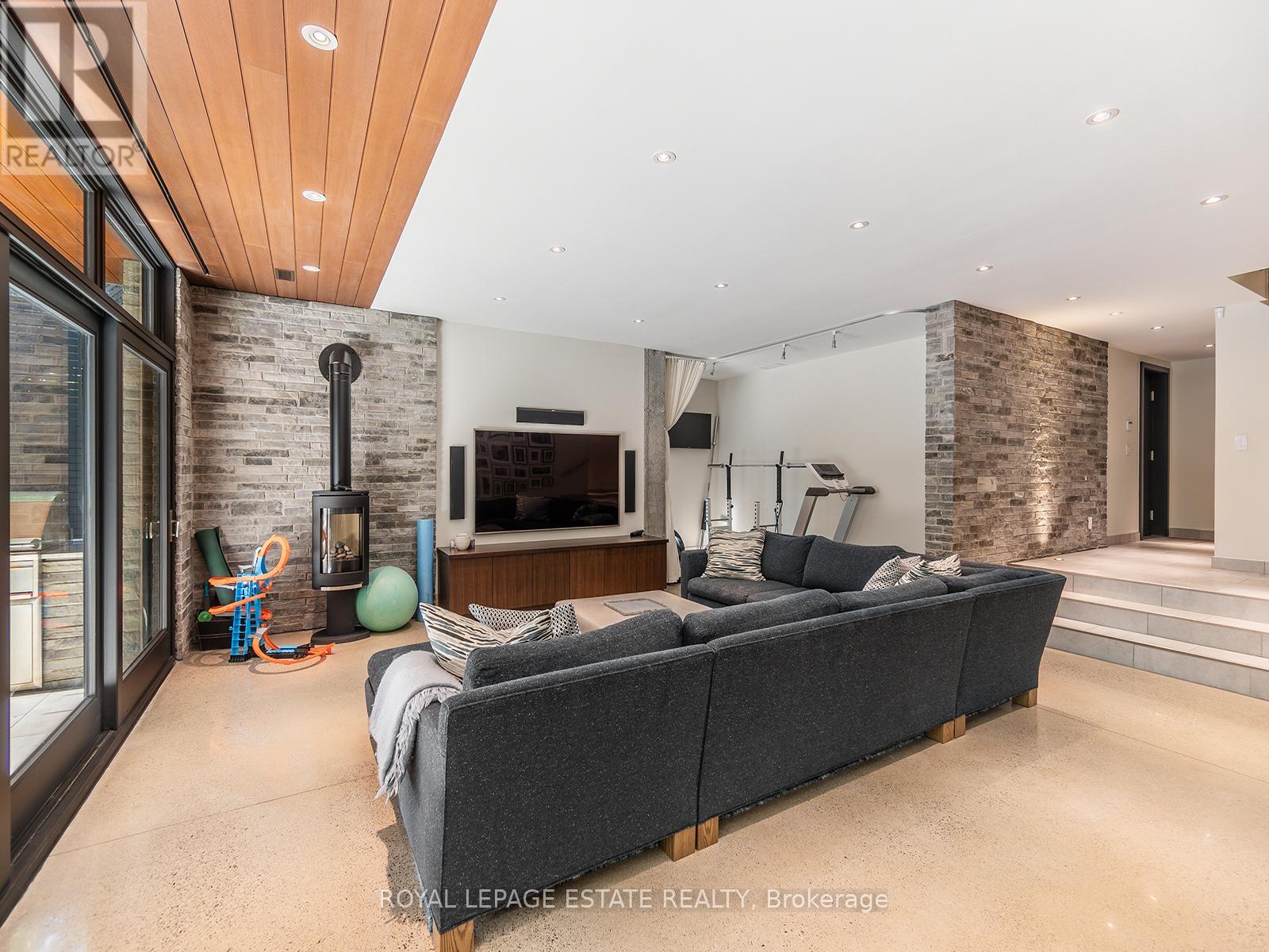 11 Pine Crescent, Toronto, Ontario  M4E 1L1 - Photo 44 - E12236008