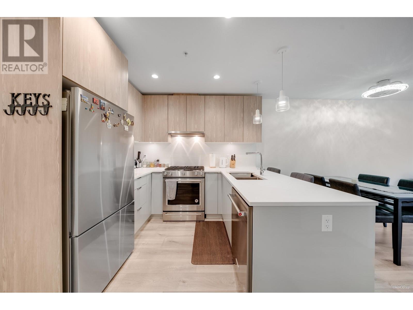 207 128 E 8th Street, North Vancouver, British Columbia  V7L 0H2 - Photo 3 - R3018291