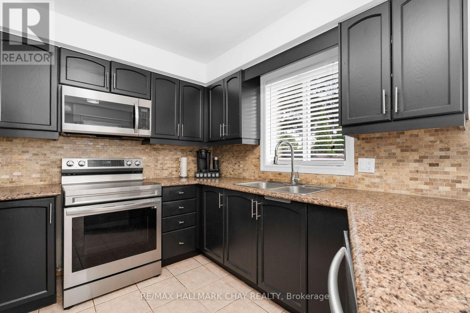 57 Violet Street, Barrie, Ontario  L4N 9N3 - Photo 9 - S12235776
