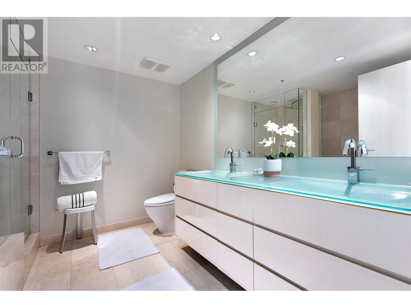 305 8 Smithe Mews, Vancouver, British Columbia  V6B 0A5 - Photo 17 - R3001108