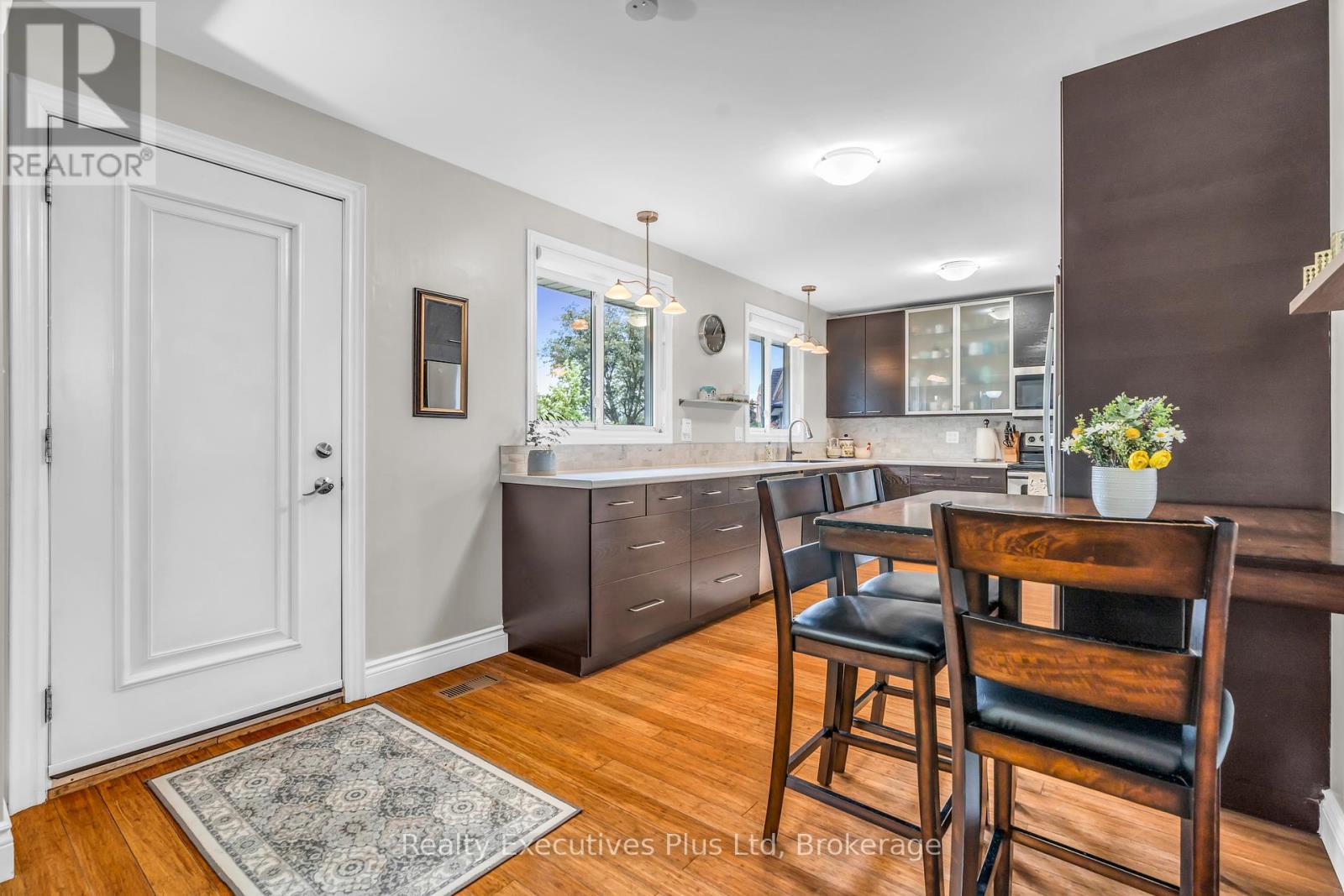 Property at 61 MCILWRAITH CRESCENT image 5