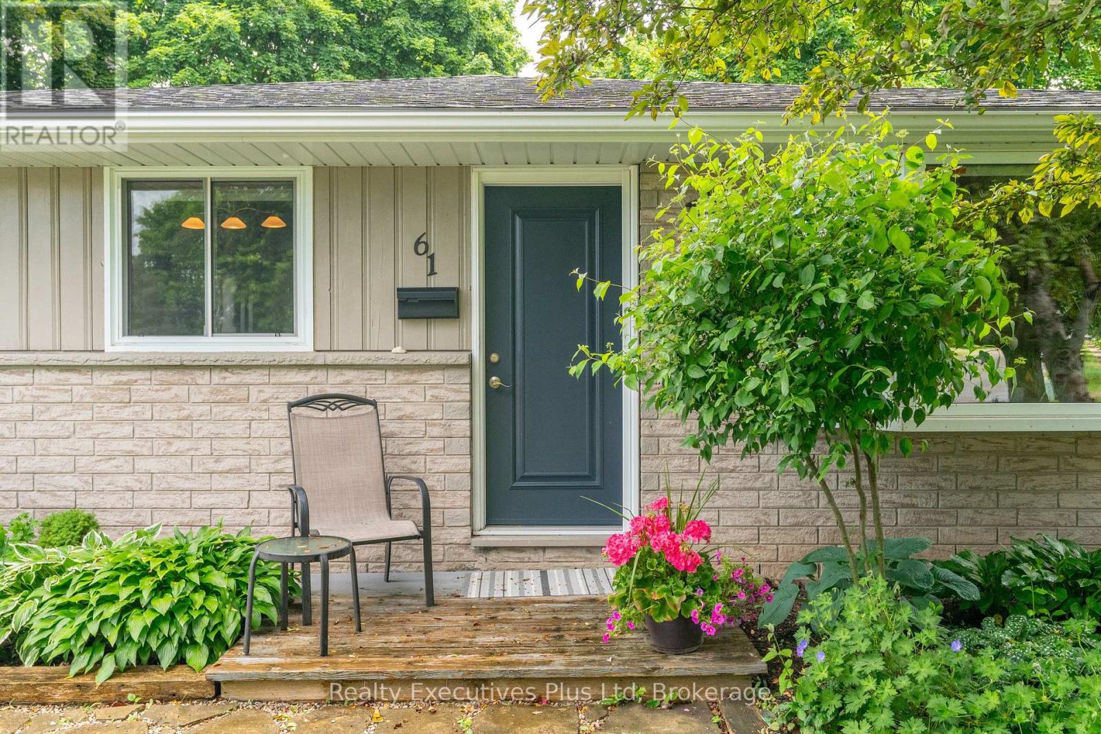 Property at 61 MCILWRAITH CRESCENT image 4