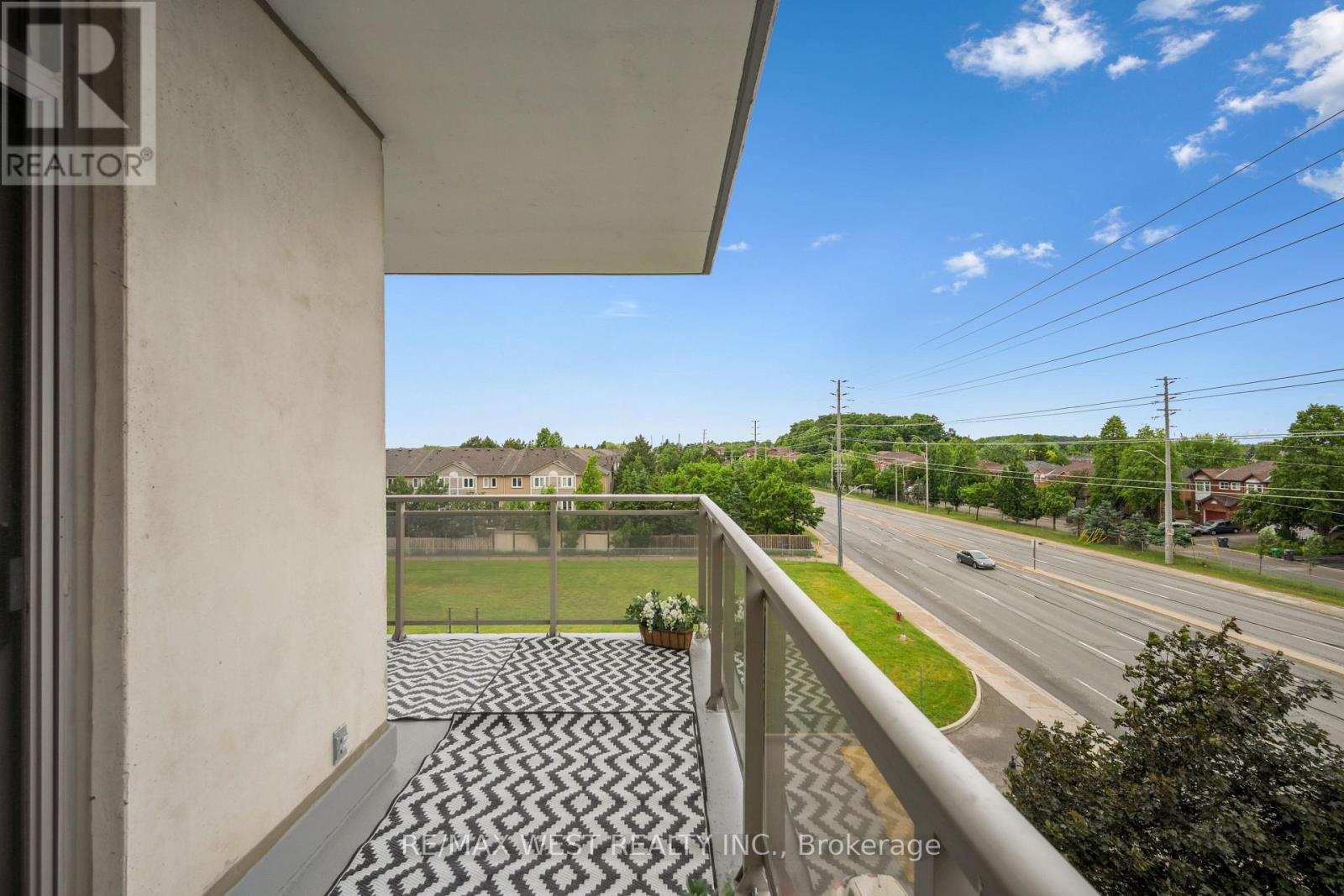 402 - 810 Scollard Court, Mississauga, Ontario  L5V 0A2 - Photo 8 - W12235790