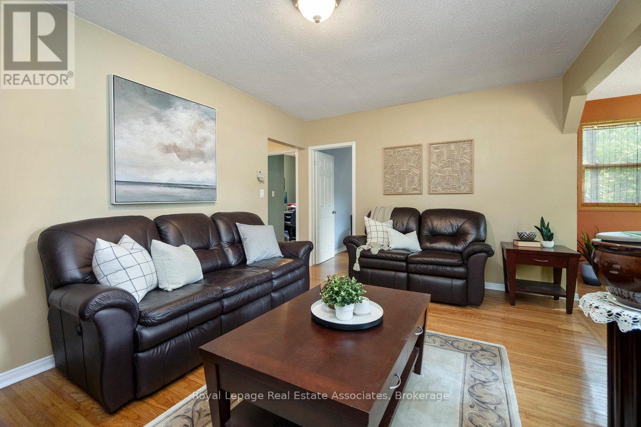 64 Eaglewood Boulevard, Mississauga (Mineola), Ontario  L5G 1V4 - Photo 1 - W12235964