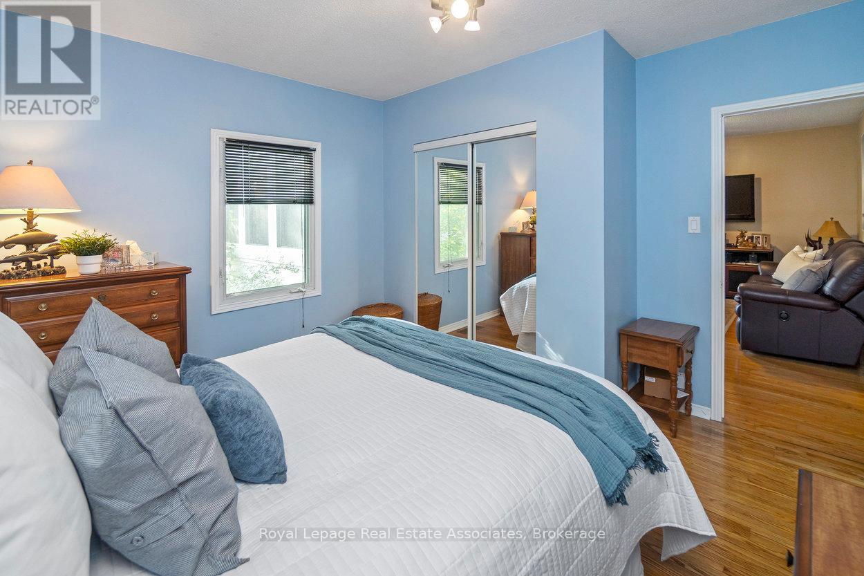 64 Eaglewood Boulevard, Mississauga (Mineola), Ontario  L5G 1V4 - Photo 11 - W12235964