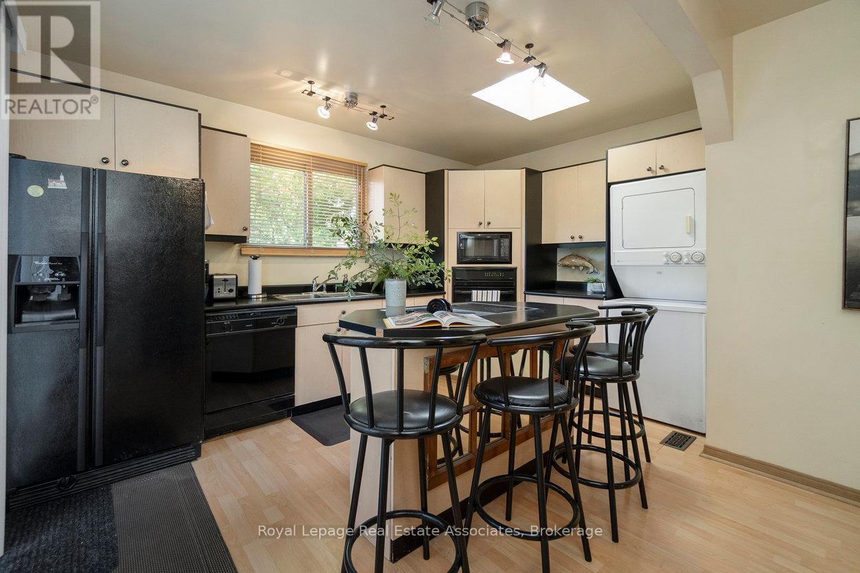 64 Eaglewood Boulevard, Mississauga (Mineola), Ontario  L5G 1V4 - Photo 13 - W12235964