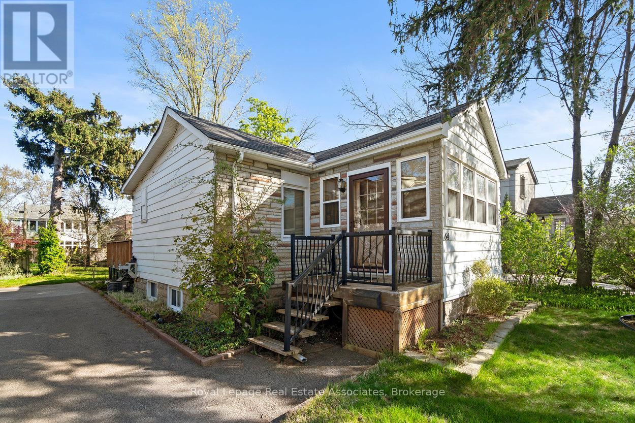 64 Eaglewood Boulevard, Mississauga (Mineola), Ontario  L5G 1V4 - Photo 2 - W12235964