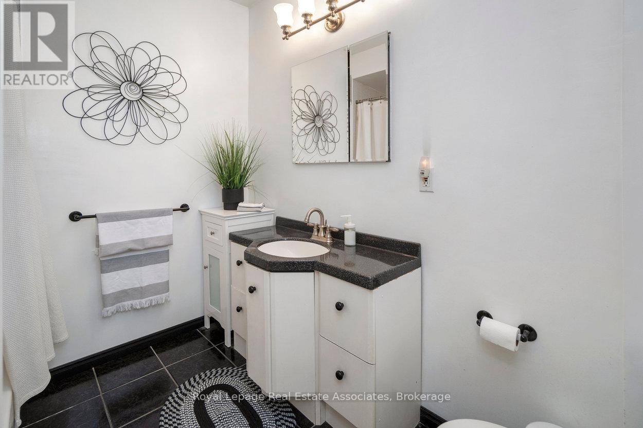 64 Eaglewood Boulevard, Mississauga (Mineola), Ontario  L5G 1V4 - Photo 20 - W12235964