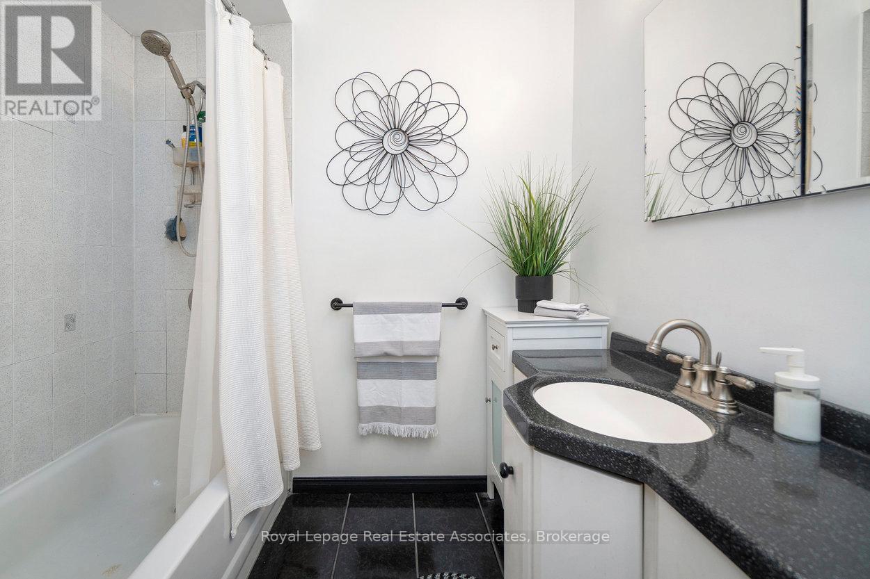 64 Eaglewood Boulevard, Mississauga (Mineola), Ontario  L5G 1V4 - Photo 21 - W12235964