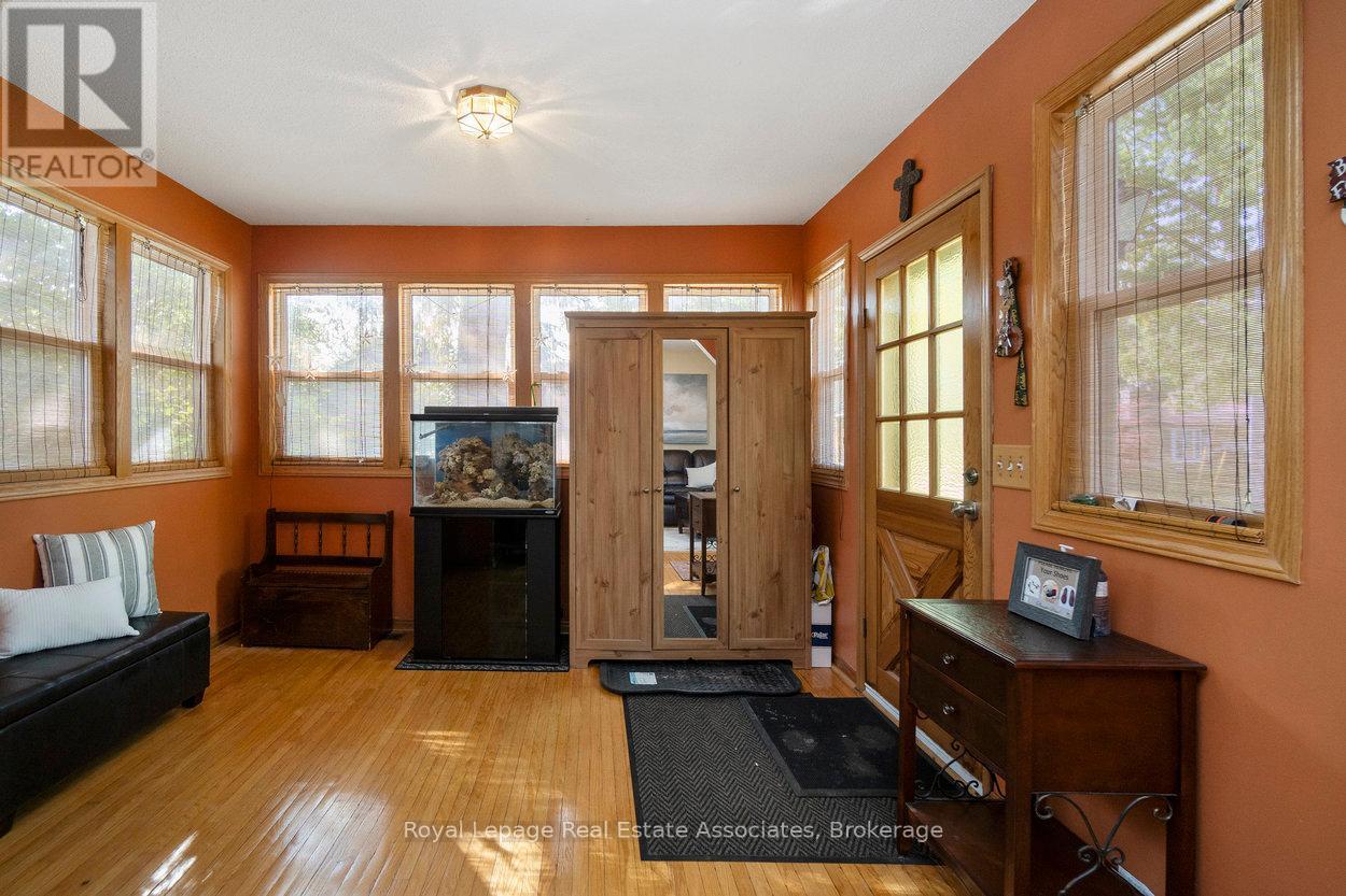 64 Eaglewood Boulevard, Mississauga (Mineola), Ontario  L5G 1V4 - Photo 4 - W12235964