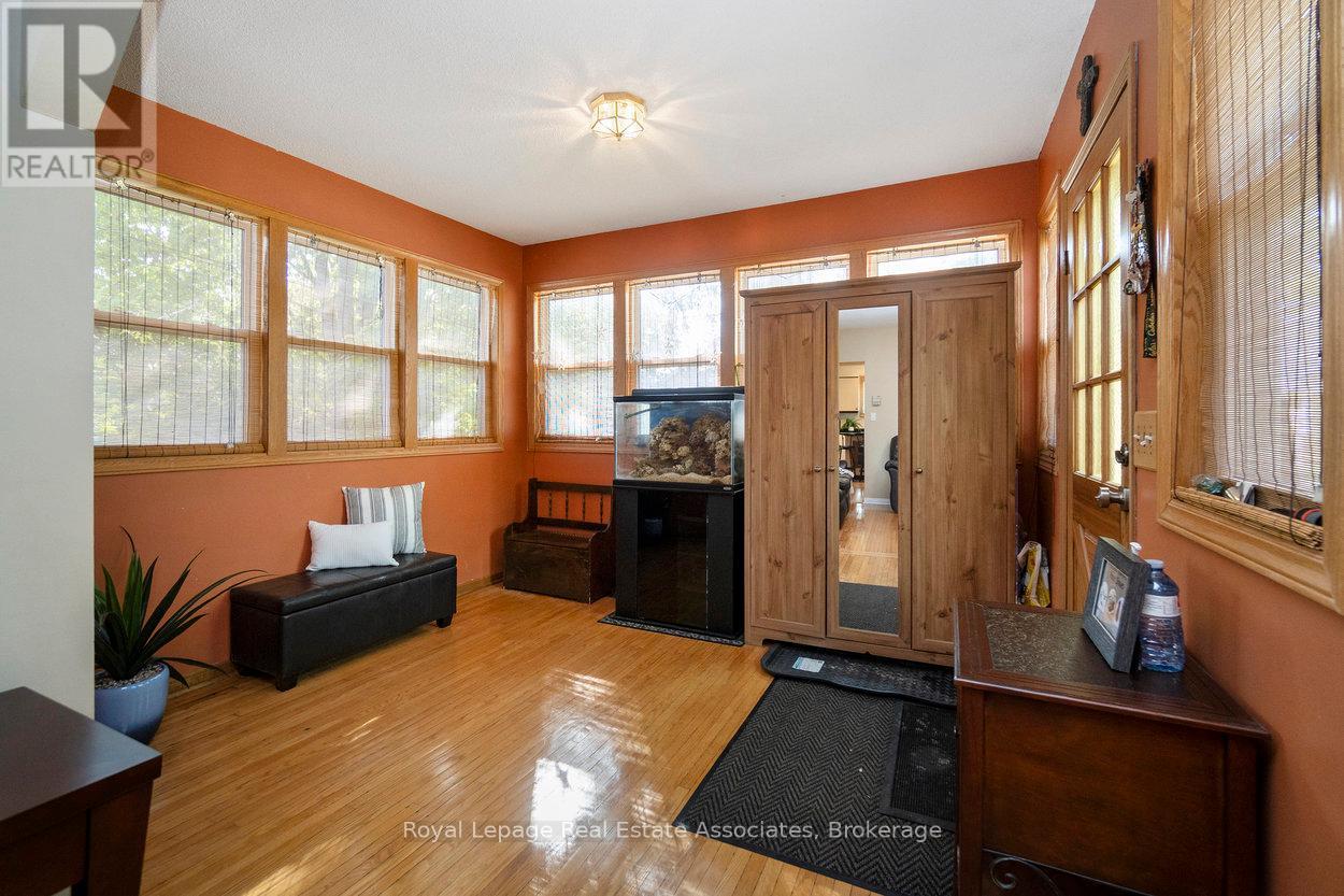 64 Eaglewood Boulevard, Mississauga (Mineola), Ontario  L5G 1V4 - Photo 5 - W12235964