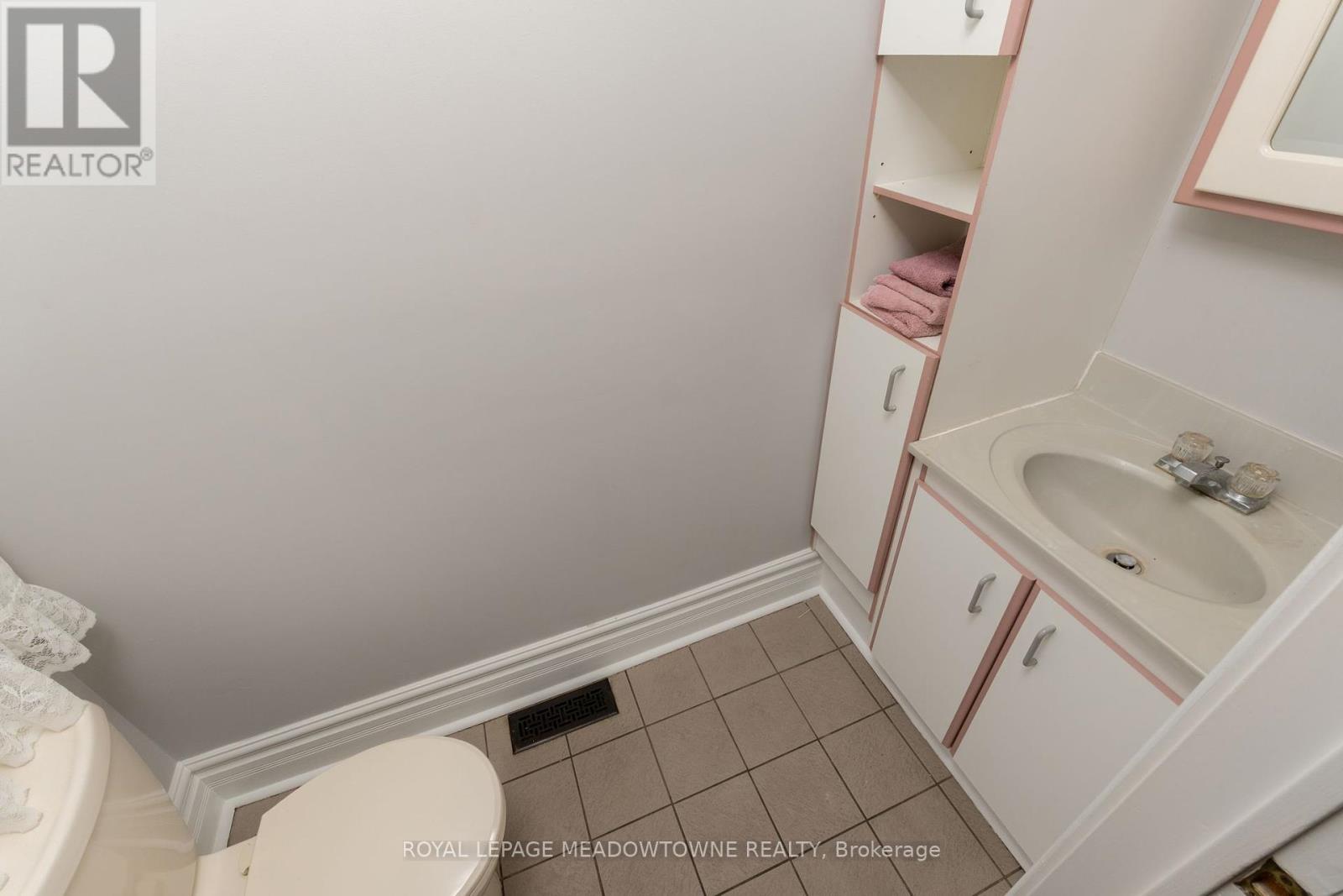 15637 Mclaughlin Road, Caledon (Inglewood), Ontario  L7C 1L9 - Photo 11 - W12236050