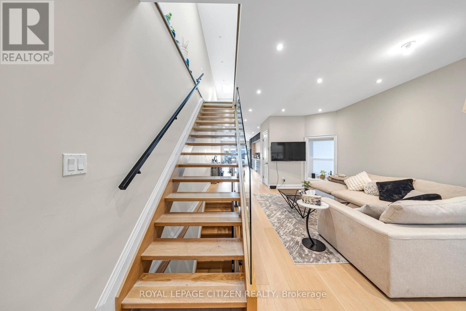 124 Caledonia Road, Toronto, Ontario  M6E 4S7 - Photo 16 - W12236427