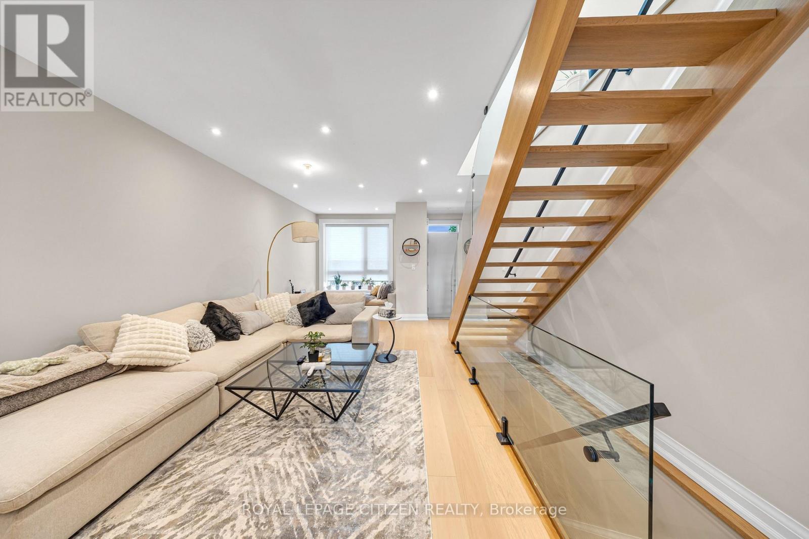 124 Caledonia Road, Toronto, Ontario  M6E 4S7 - Photo 6 - W12236427